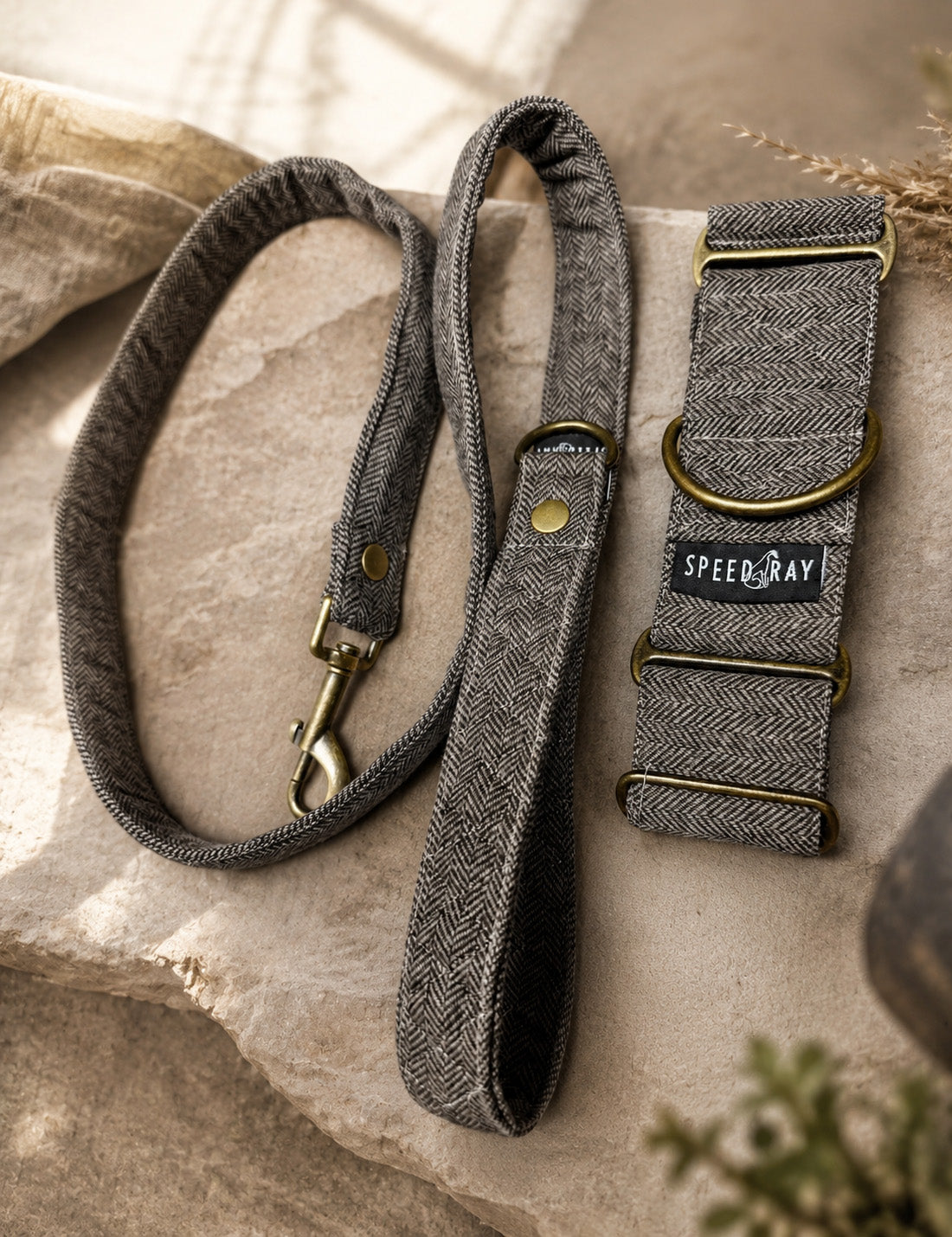 THE GEORGE Tweed Martingale Collar